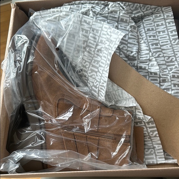 Steve Madden Brown Suede Boots - Picture 5 of 5